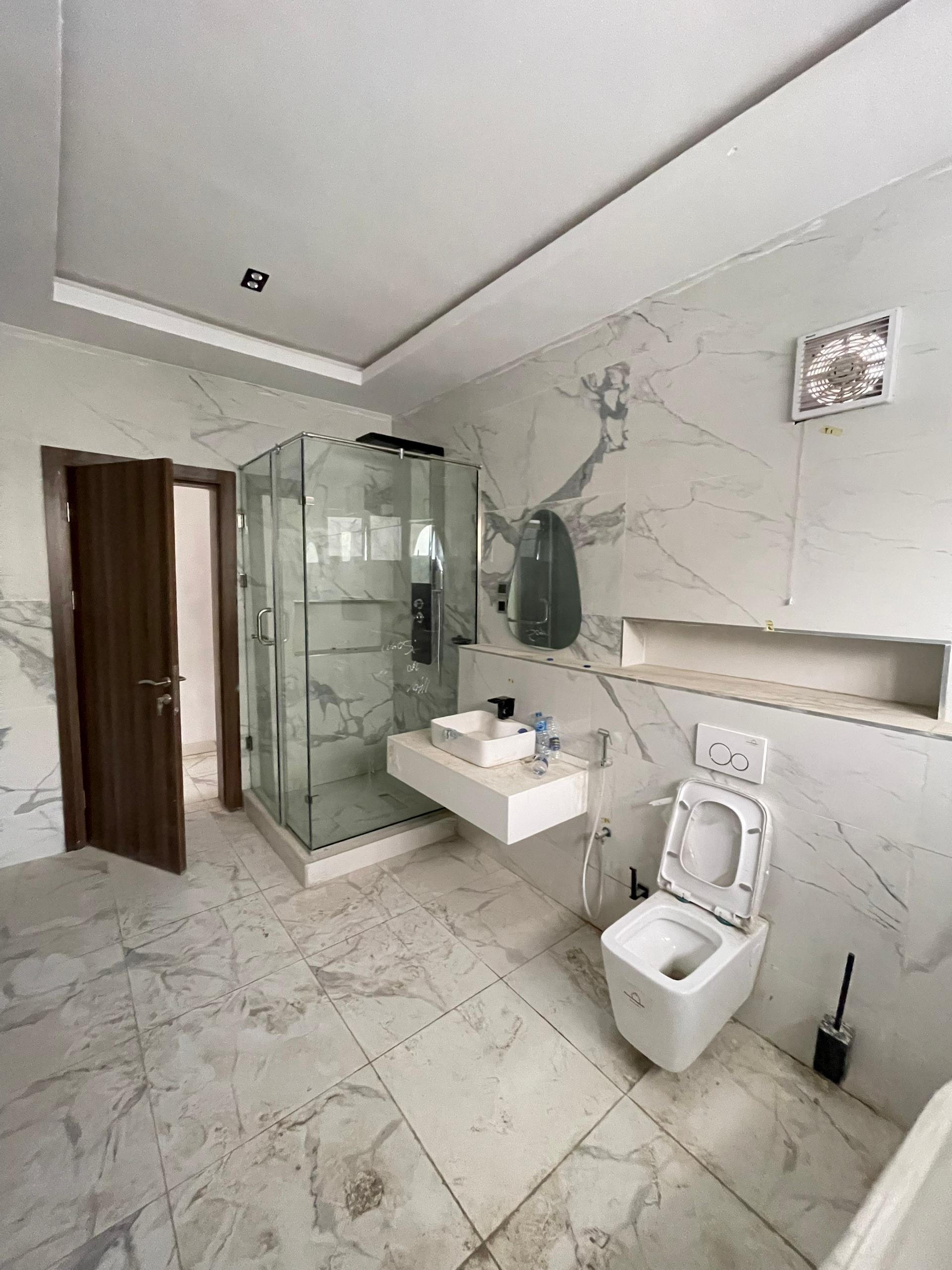 Luxury 5 bedroom duplex - Toilet